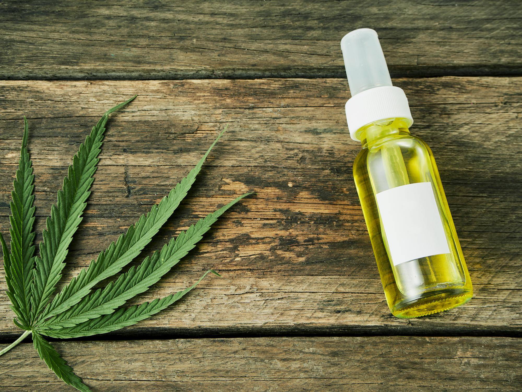 Jak działa olejek konopny do włosów 100ml i dlaczego warto go stosować?